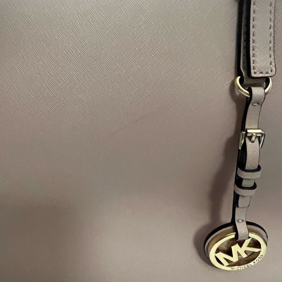 Micheal Kors Baby Soft pink large tote with gold hardware zipper - Picture 14 of 14